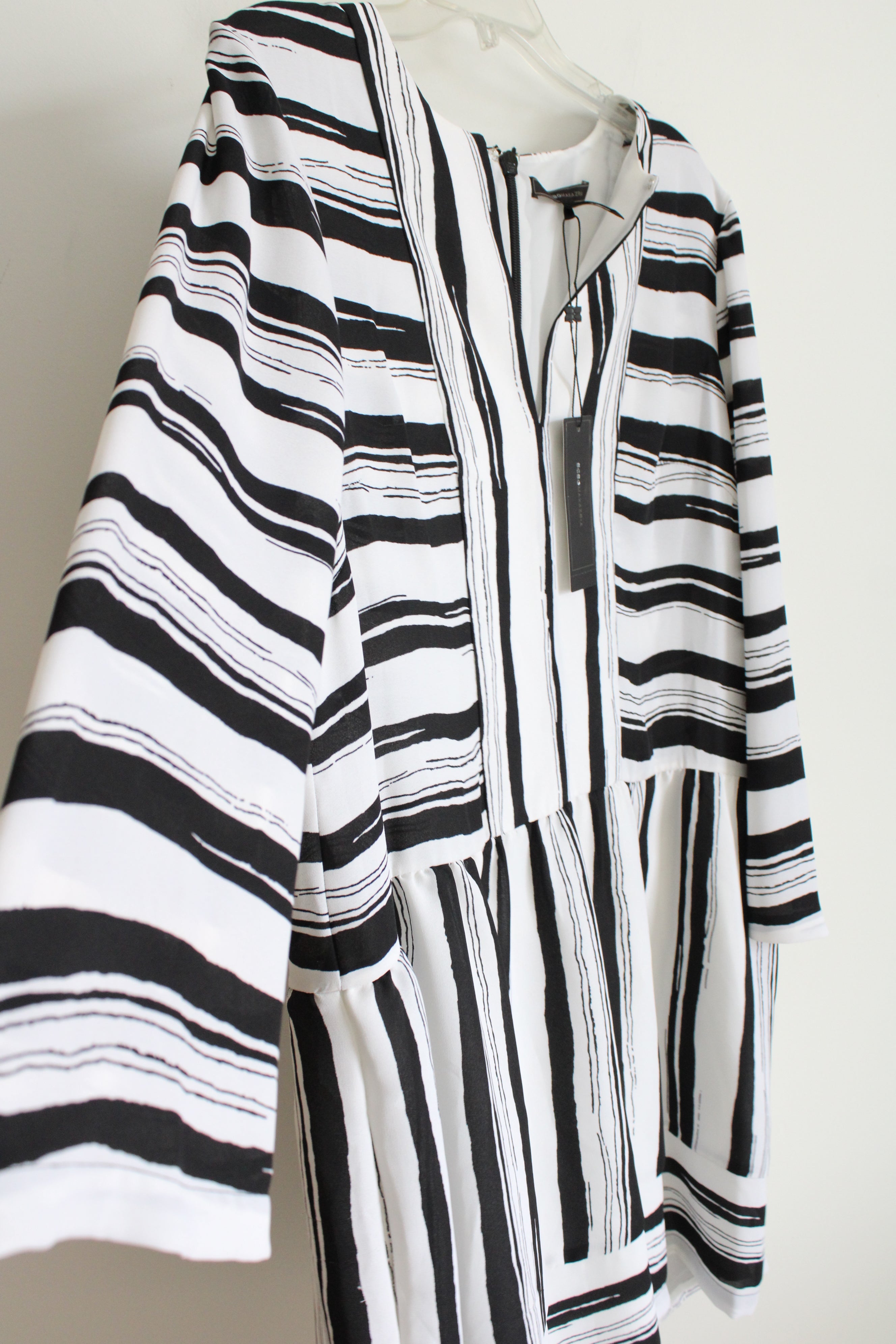 BCBG Maxazria Black White Striped Chiffon Loose Fit Dress | L BCBG Maxazria Black White Striped Chiffon Loose Fit Dress | L