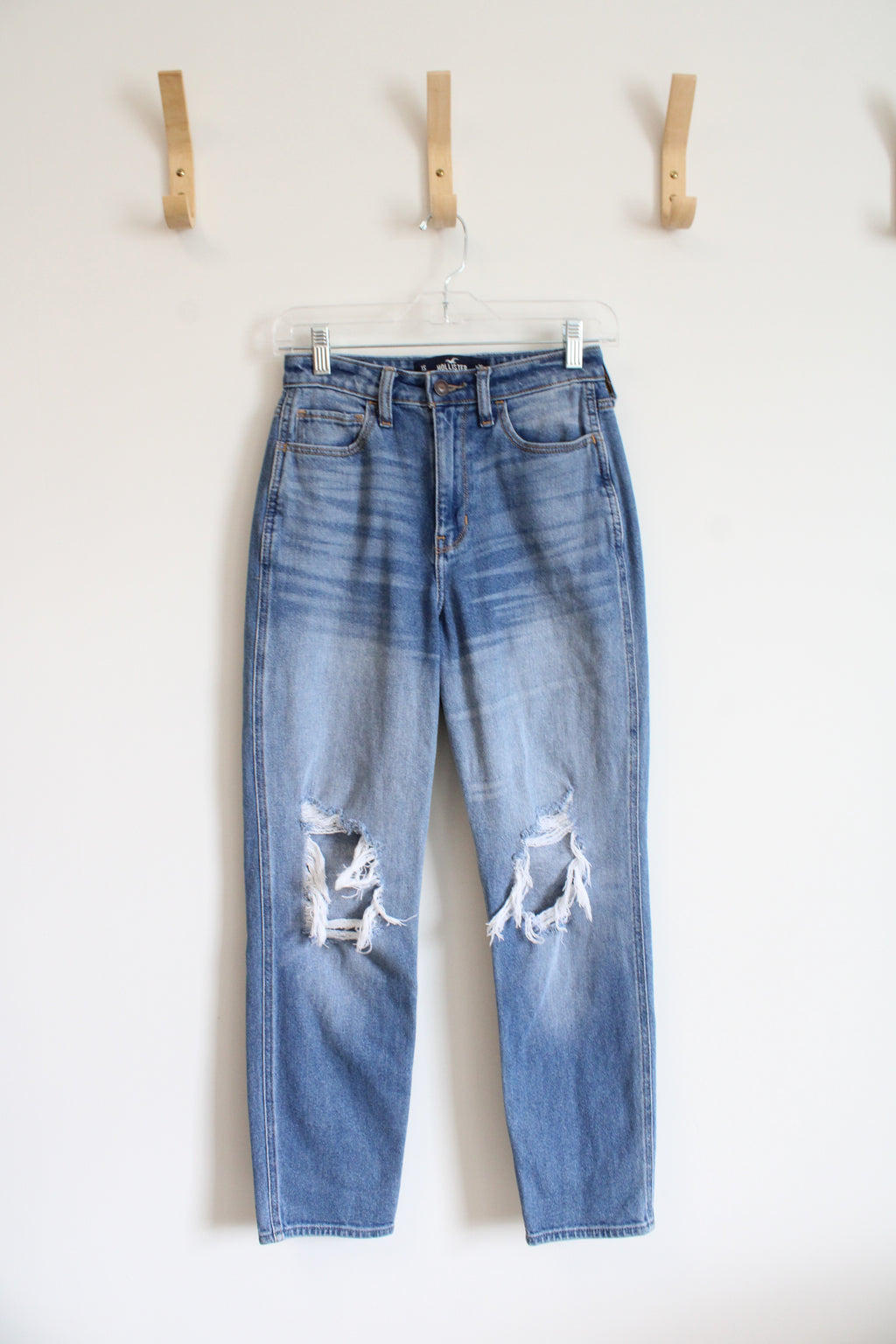 Hollister Ultra High-Rise Distressed Mom Jeans | 1S