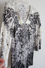 LOVE Amour Gray Paisley Top | M