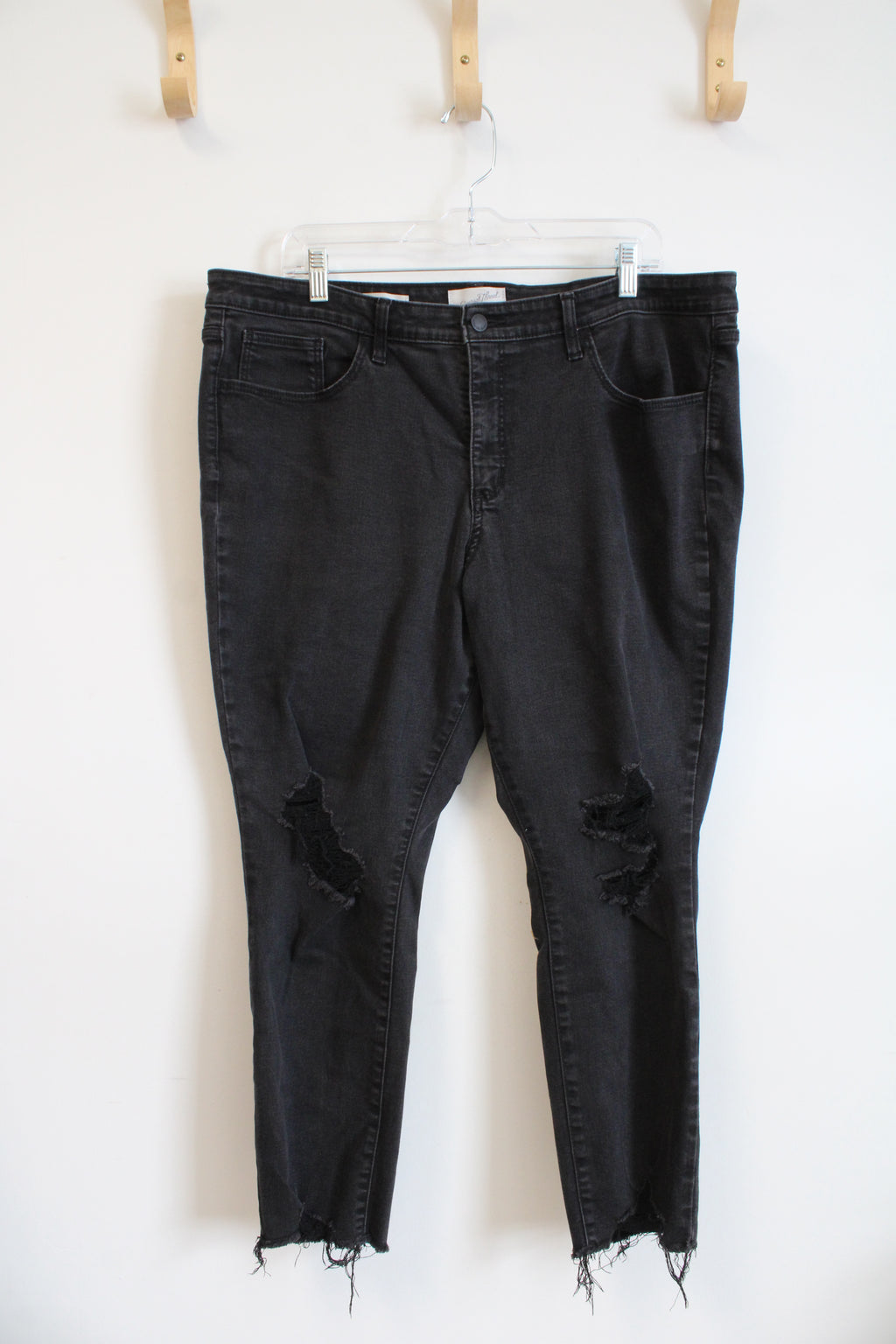 Universal Thread Mid Rise Skinny Black Jeans | 18