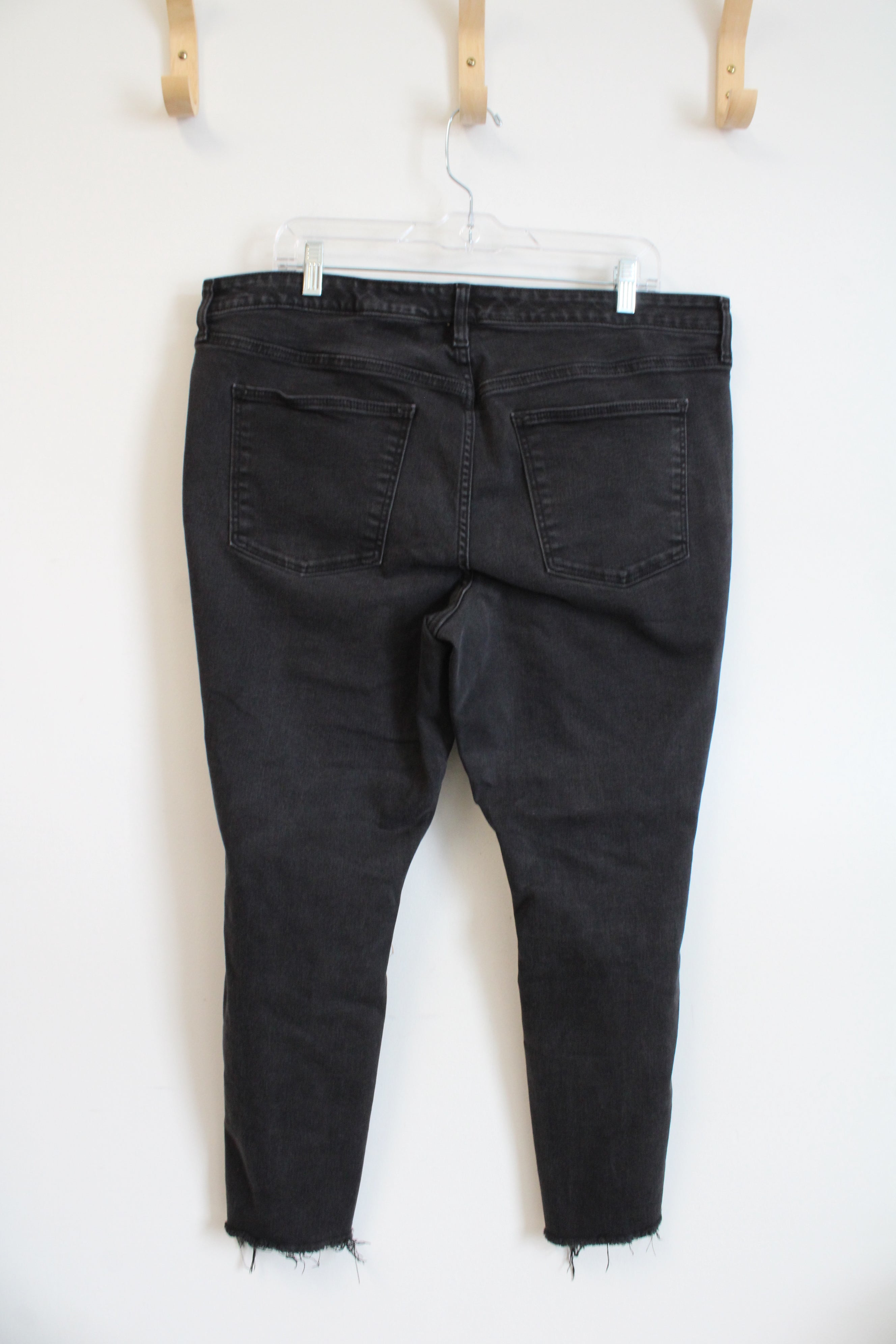 Universal Thread Mid Rise Skinny Black Jeans | 18