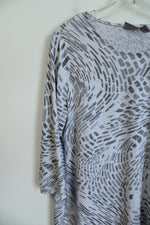 Chico's Gray White Patterned Long Sleeved Top | 1 (M/8)