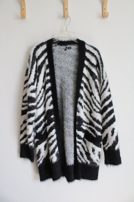 Ethyl Black & White Zebra Print Fuzzy Cardigan | XL