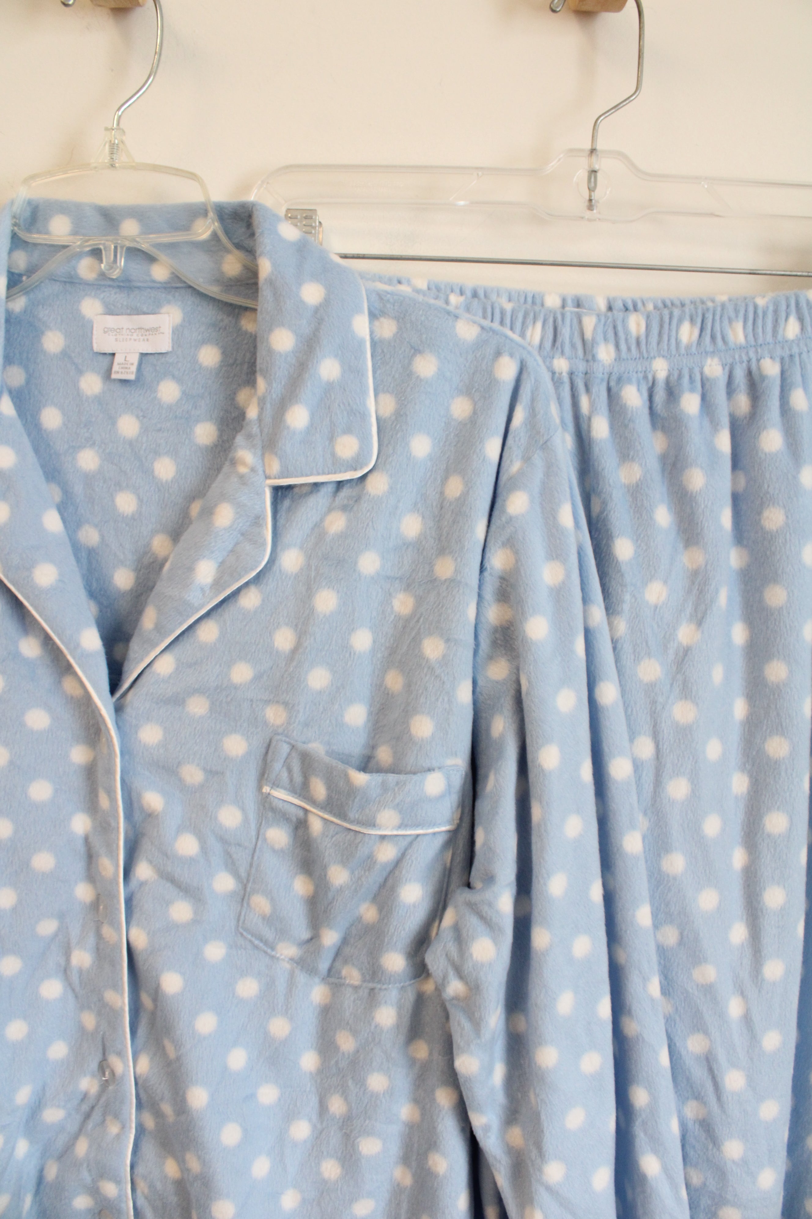 Great Northwest Clothing Company Blue & White Polka Dot Fuzzy Pajama Set | L