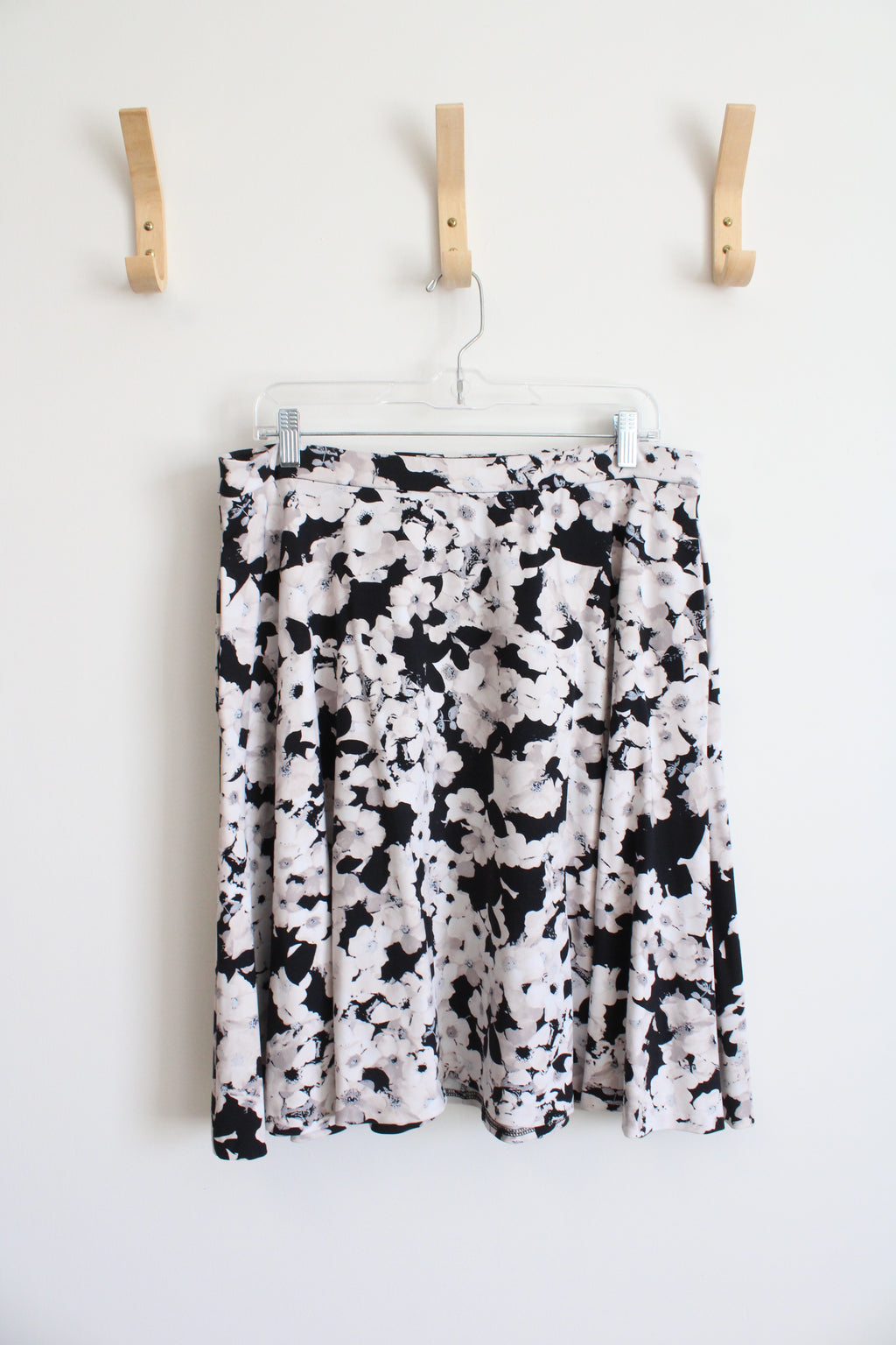 Adrienne Vittadini Black and White Floral Skirt | XL (16)