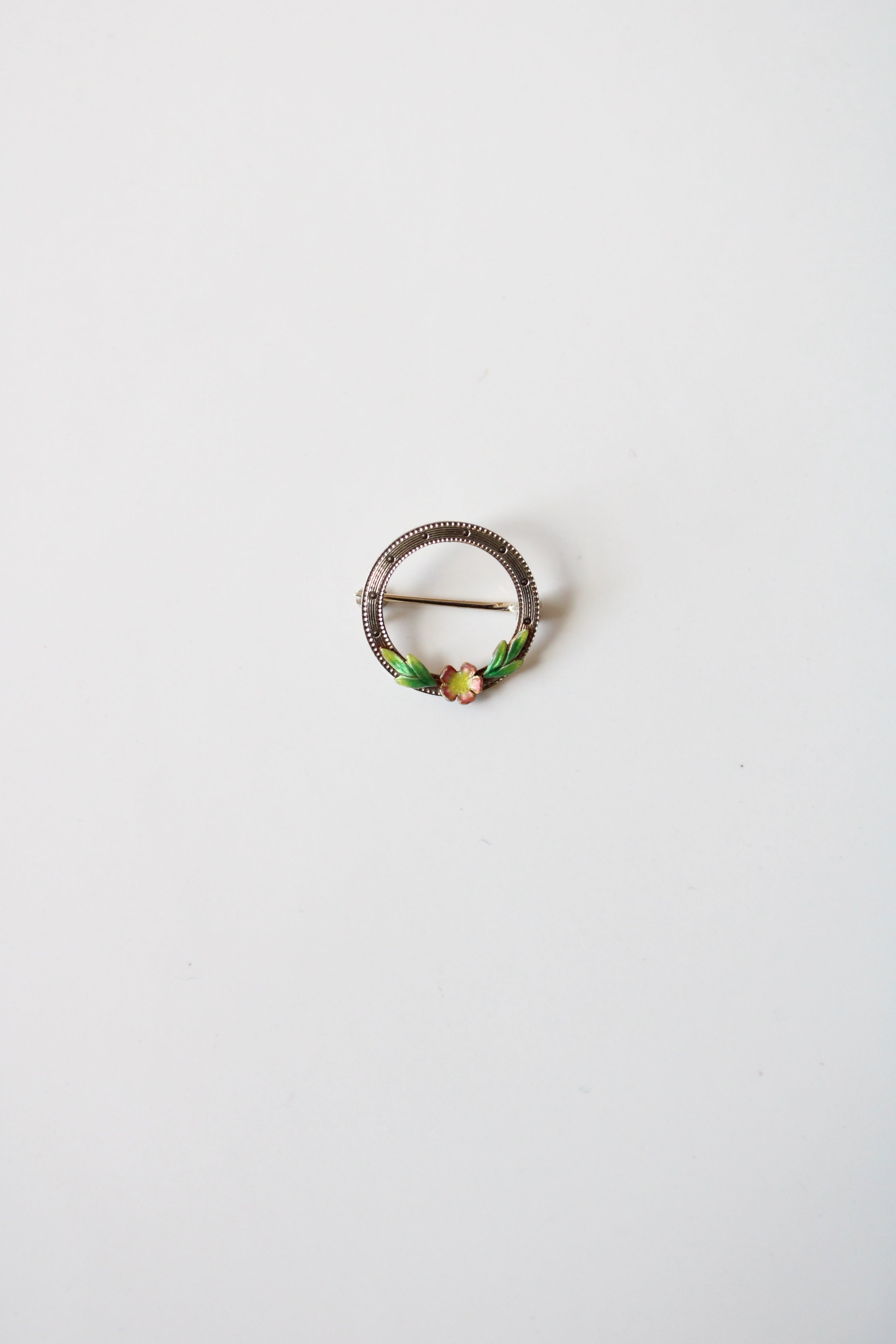 14K White Gold Round Flower Pin