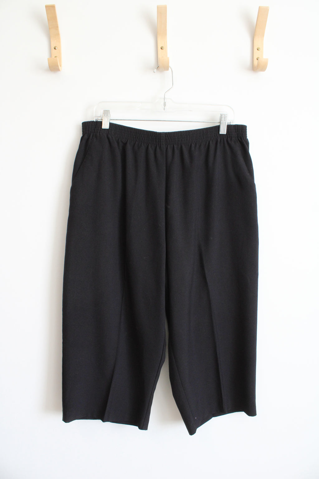 Sag Harbor Stretch Black Capris | 16