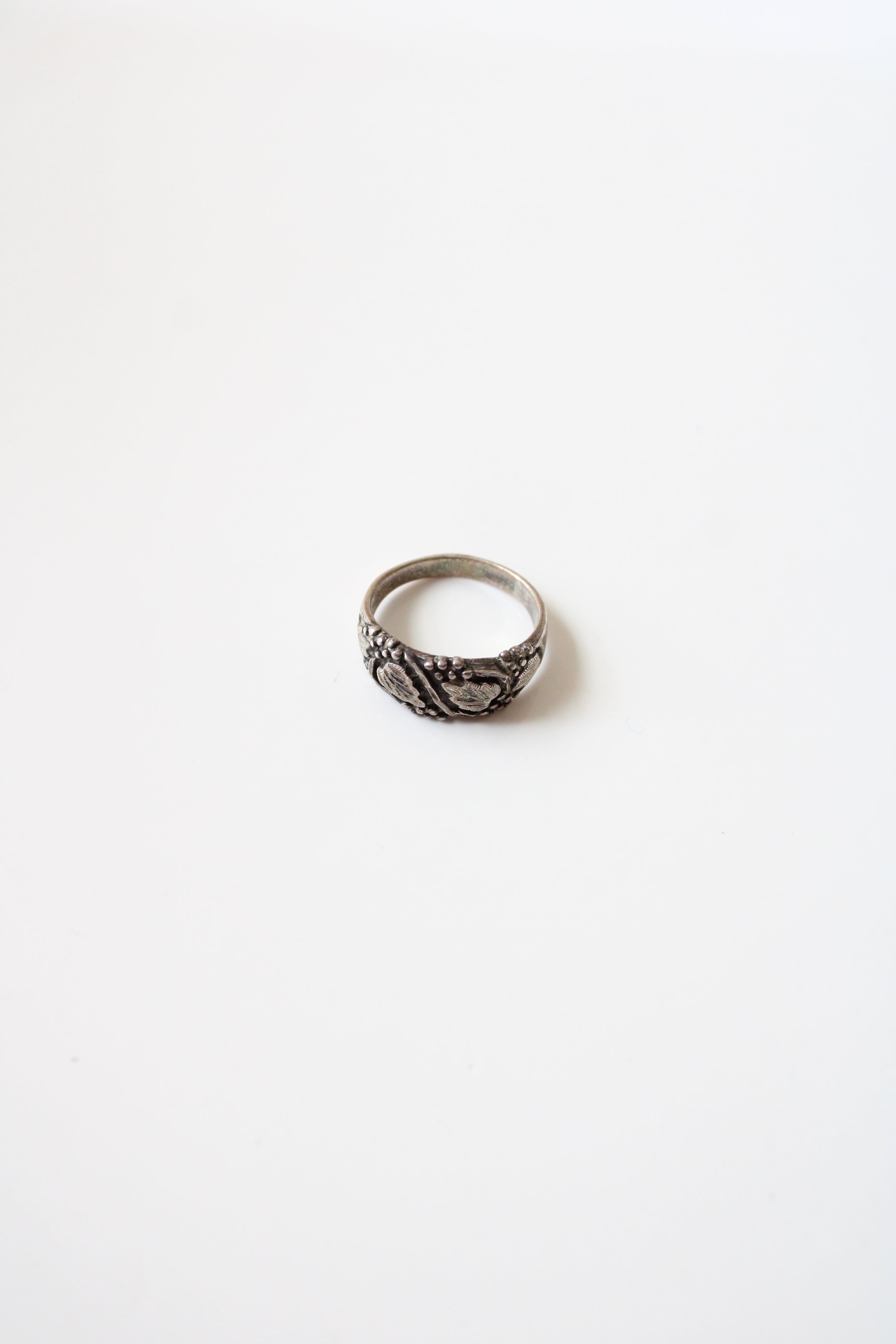 Vintage Engraved Leaf Sterling Silver Ring | Size 7.5