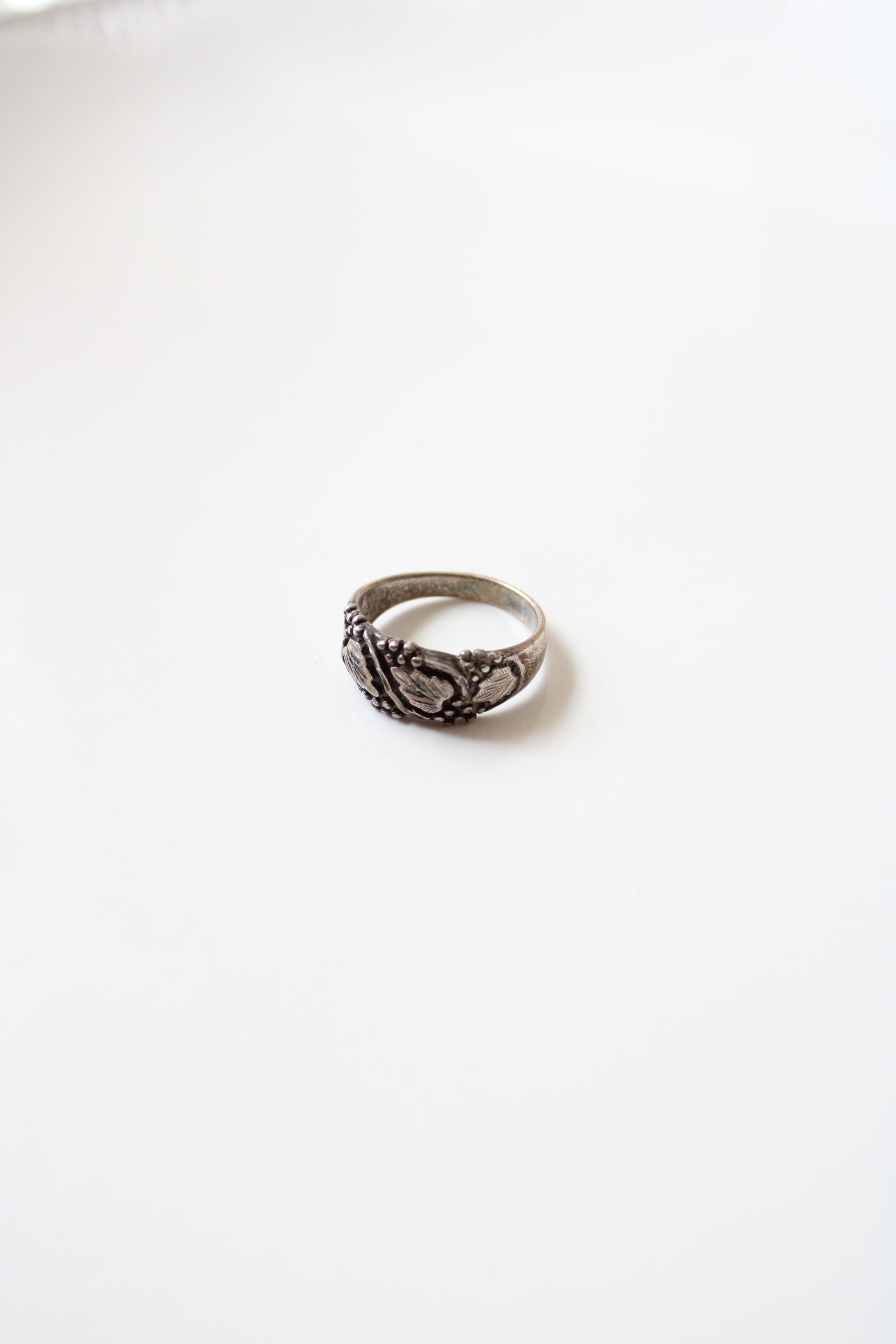 Vintage Engraved Leaf Sterling Silver Ring | Size 7.5