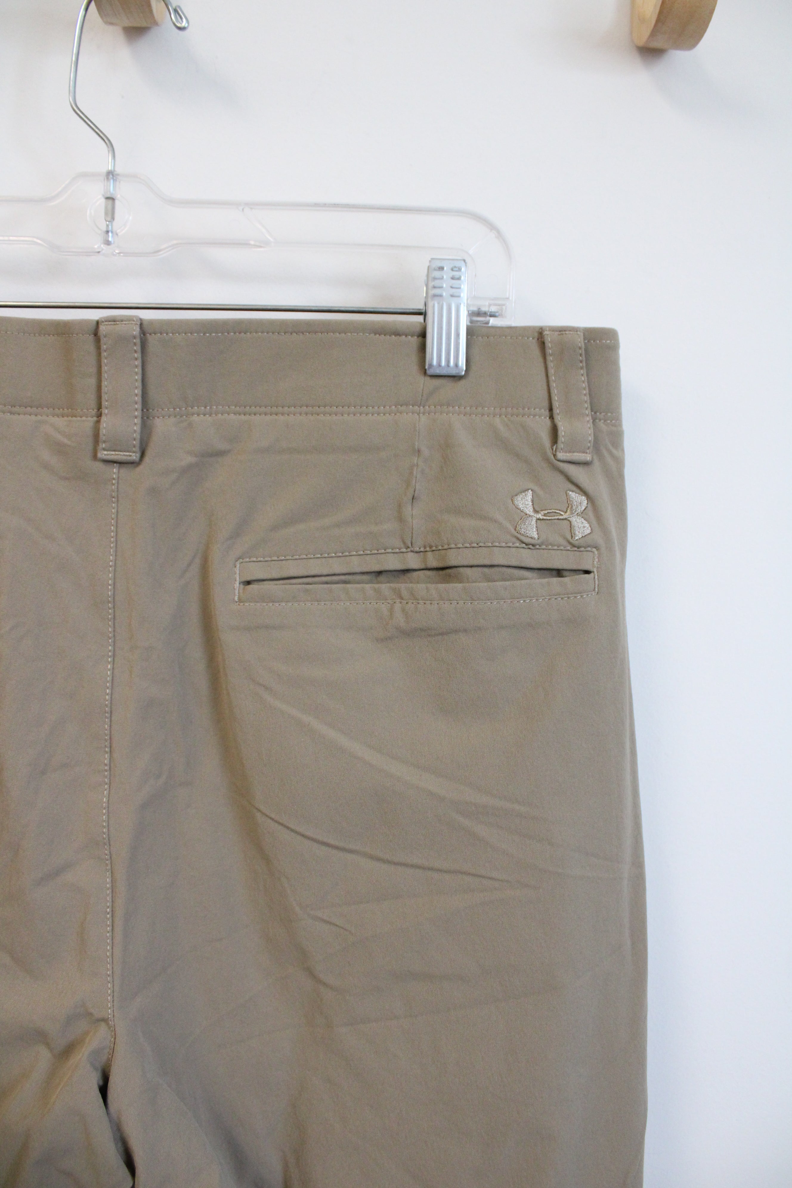 Under Armour Tan Golf Shorts | 36
