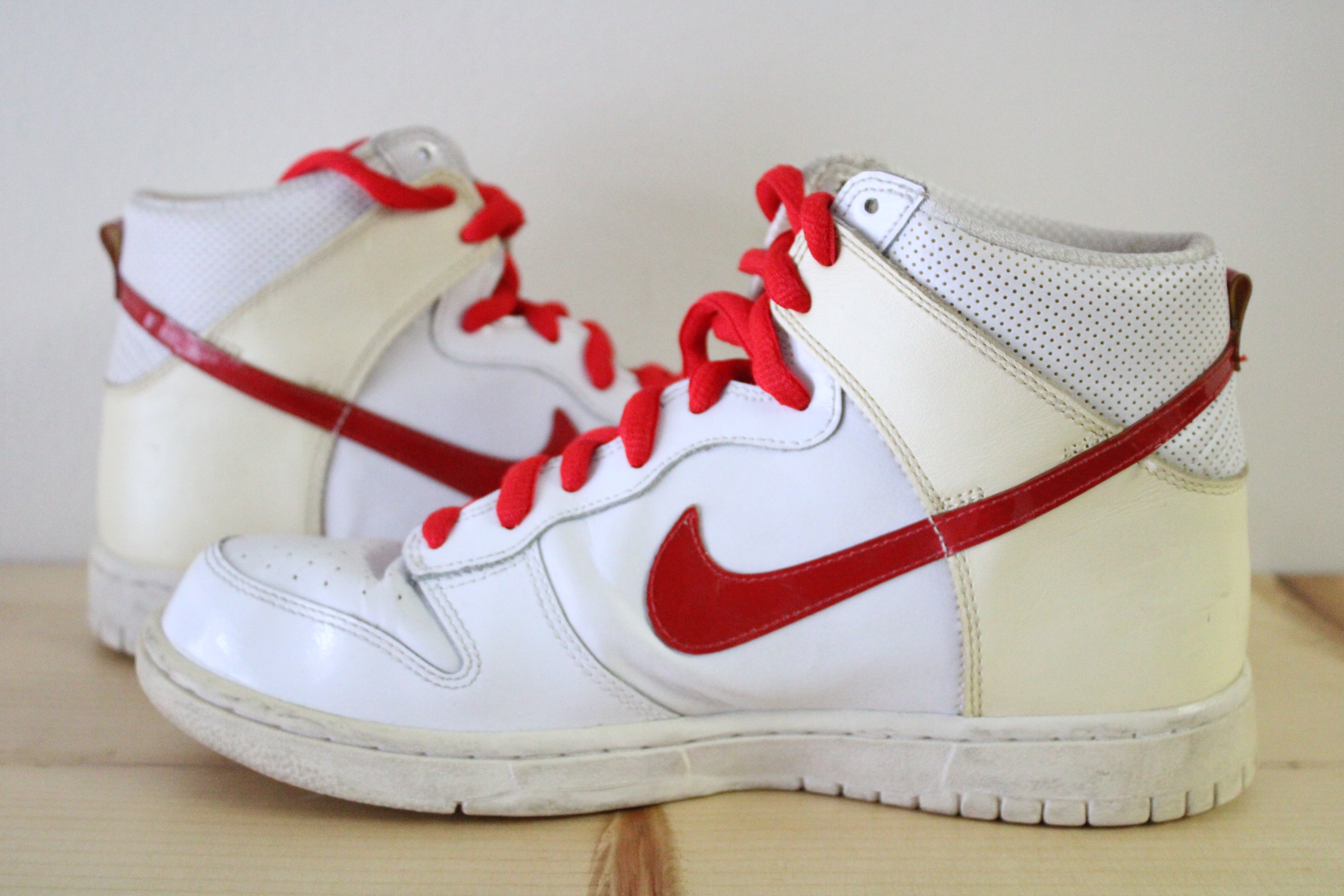 almacenamiento Absurdo Ejecutable Nike Dunk High Top 6.0 Rare Style White Cream Red Sneakers | Men's Siz –  Jubilee Thrift