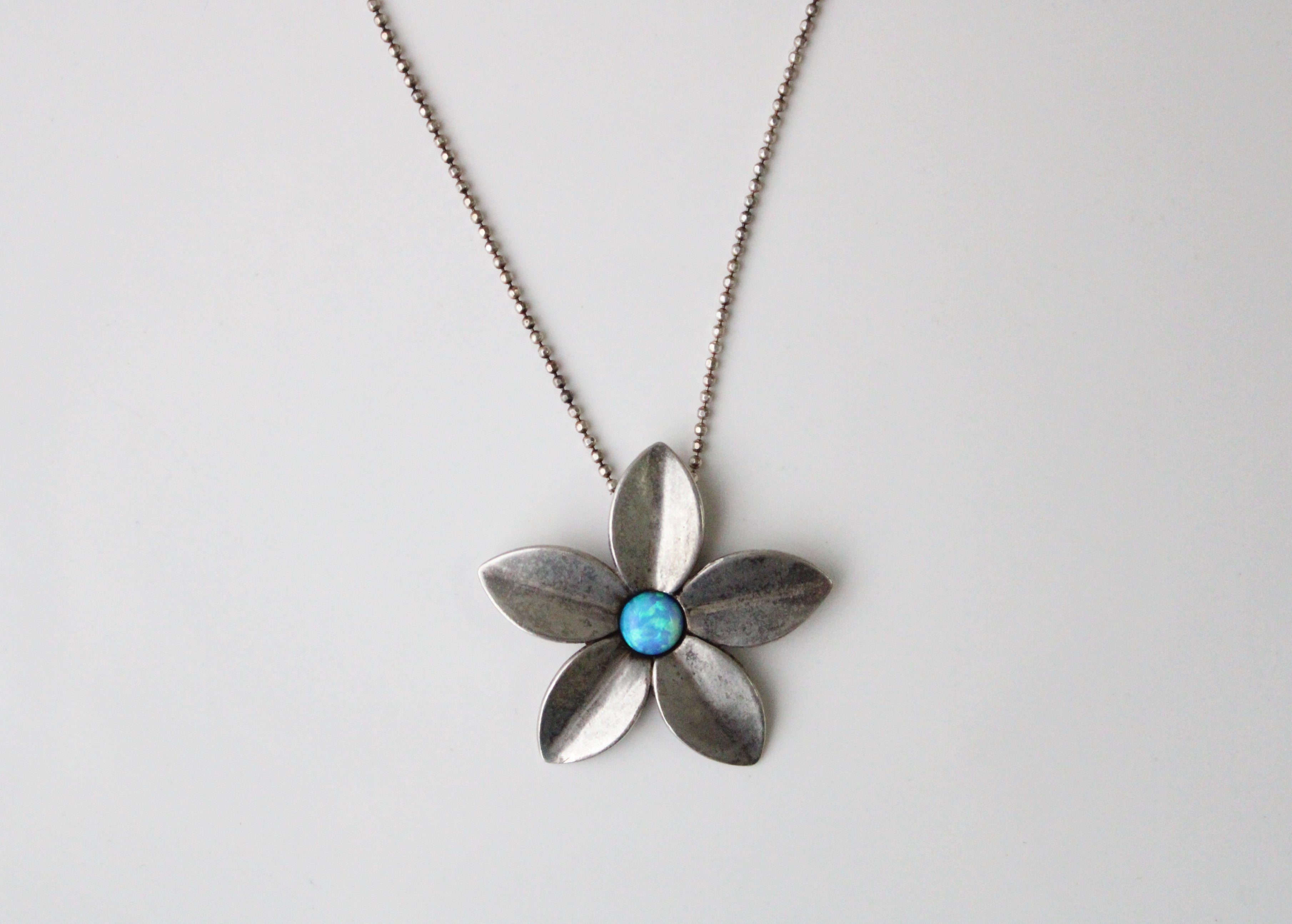 Didae Blue Opal Stone Flower Necklace