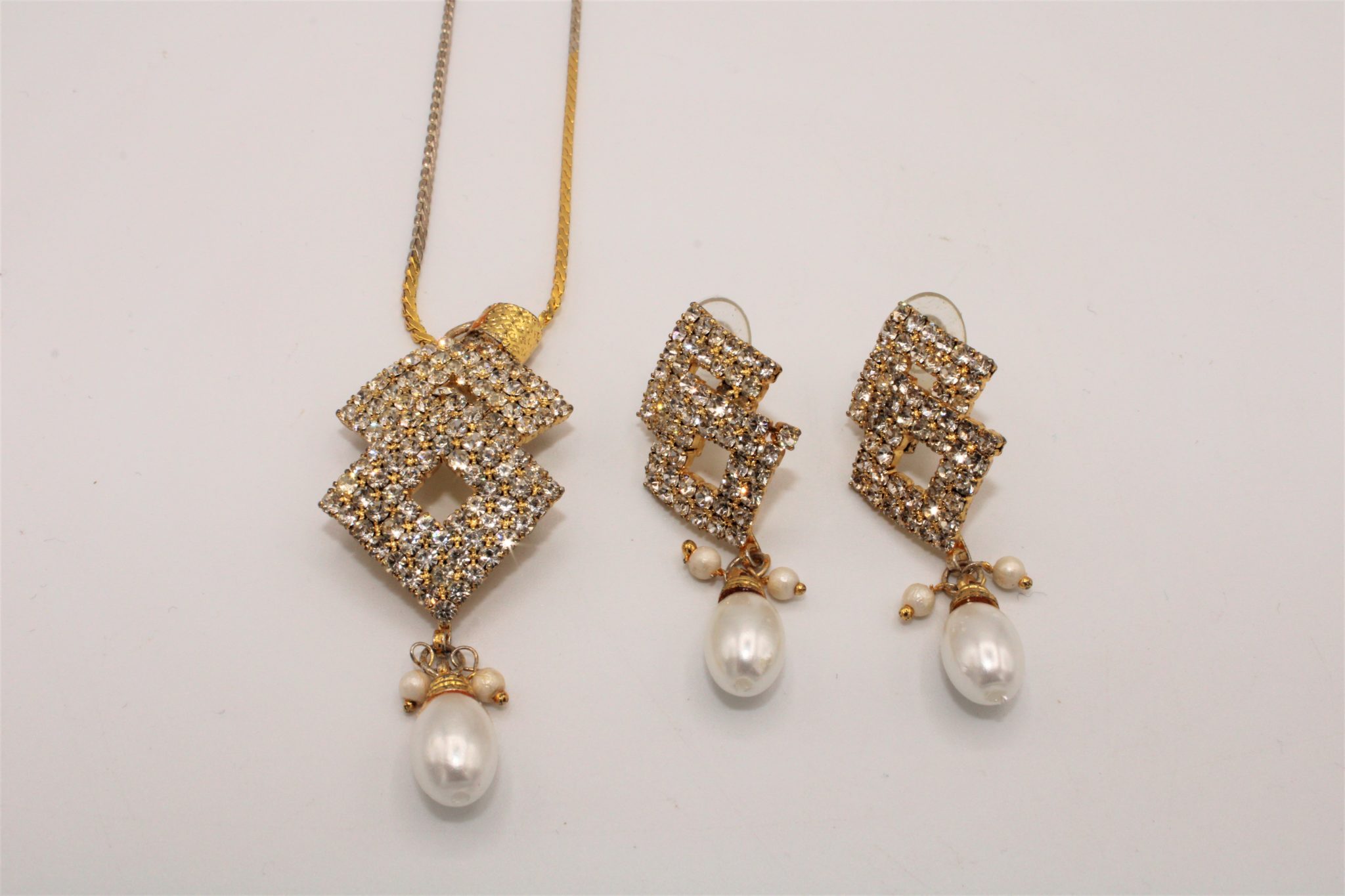 Faux Pearl & Gold Jewelry Set