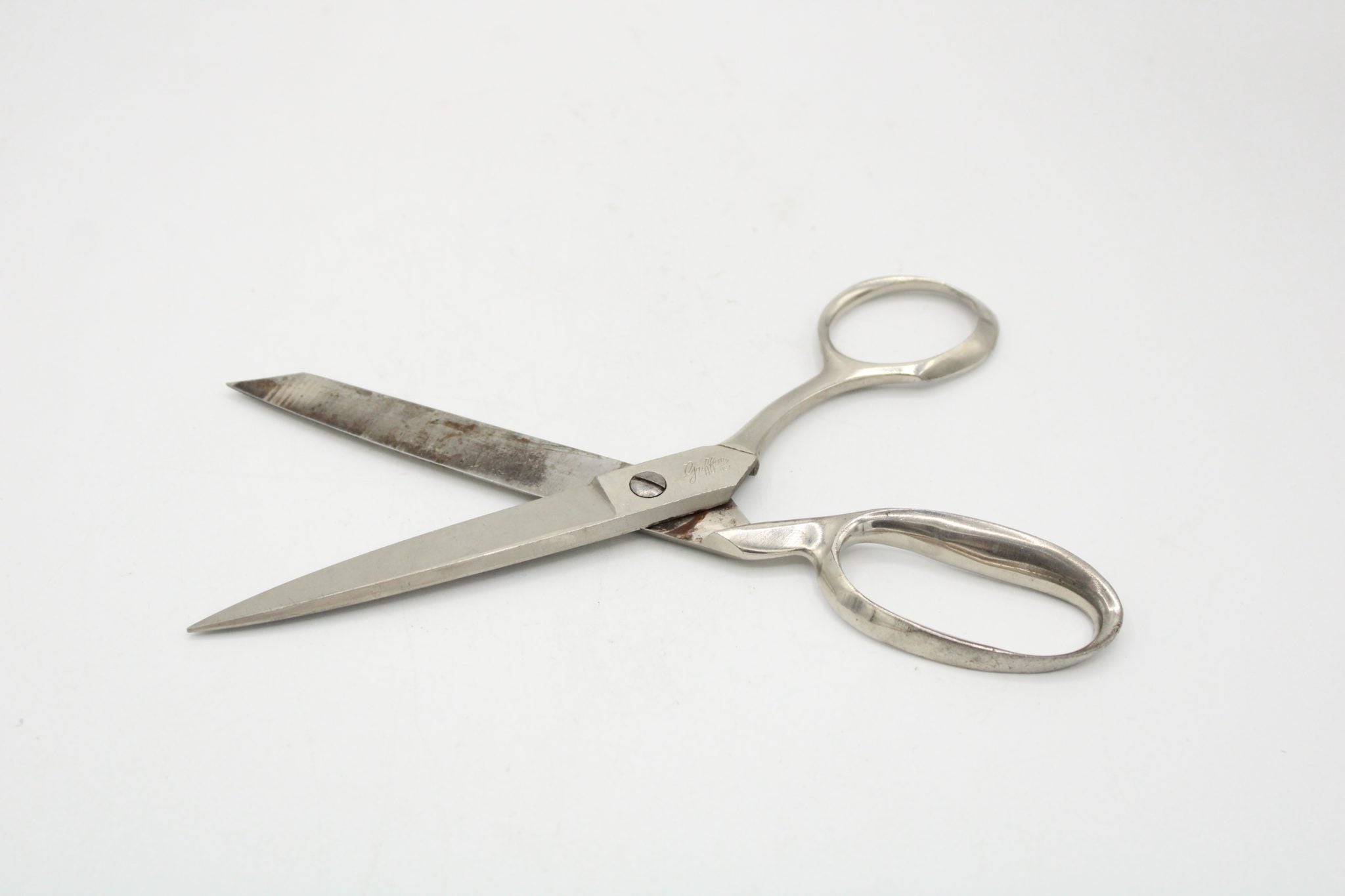 Vintage 4 1/2” Ornate Sewing Scissors Marked Griffon Cutlery Works Germany