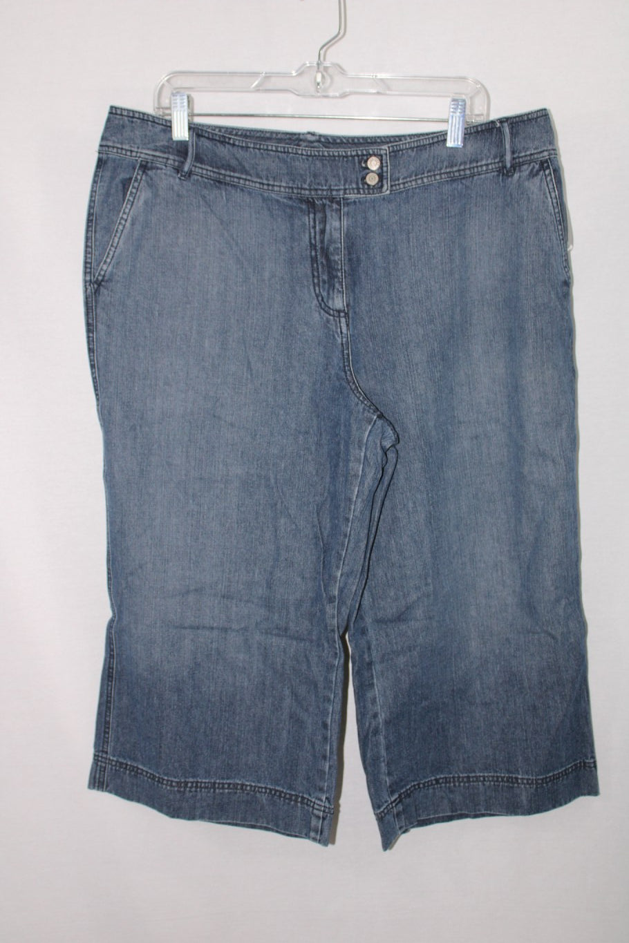 New York & Company Capri Pants | Size 16