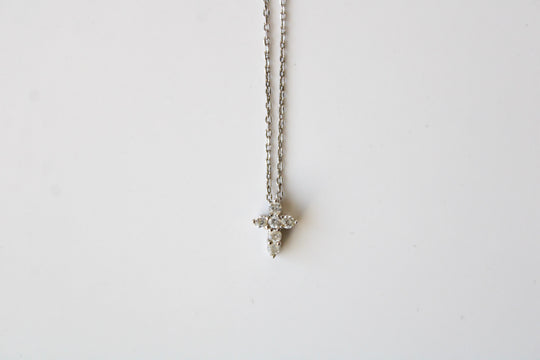 DiamondLuxe 925 Sterling Silver Cross Necklace
