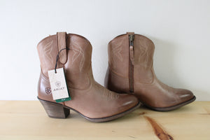 NEW Ariat Women's Darlin' Booties | Size 6 1/2C