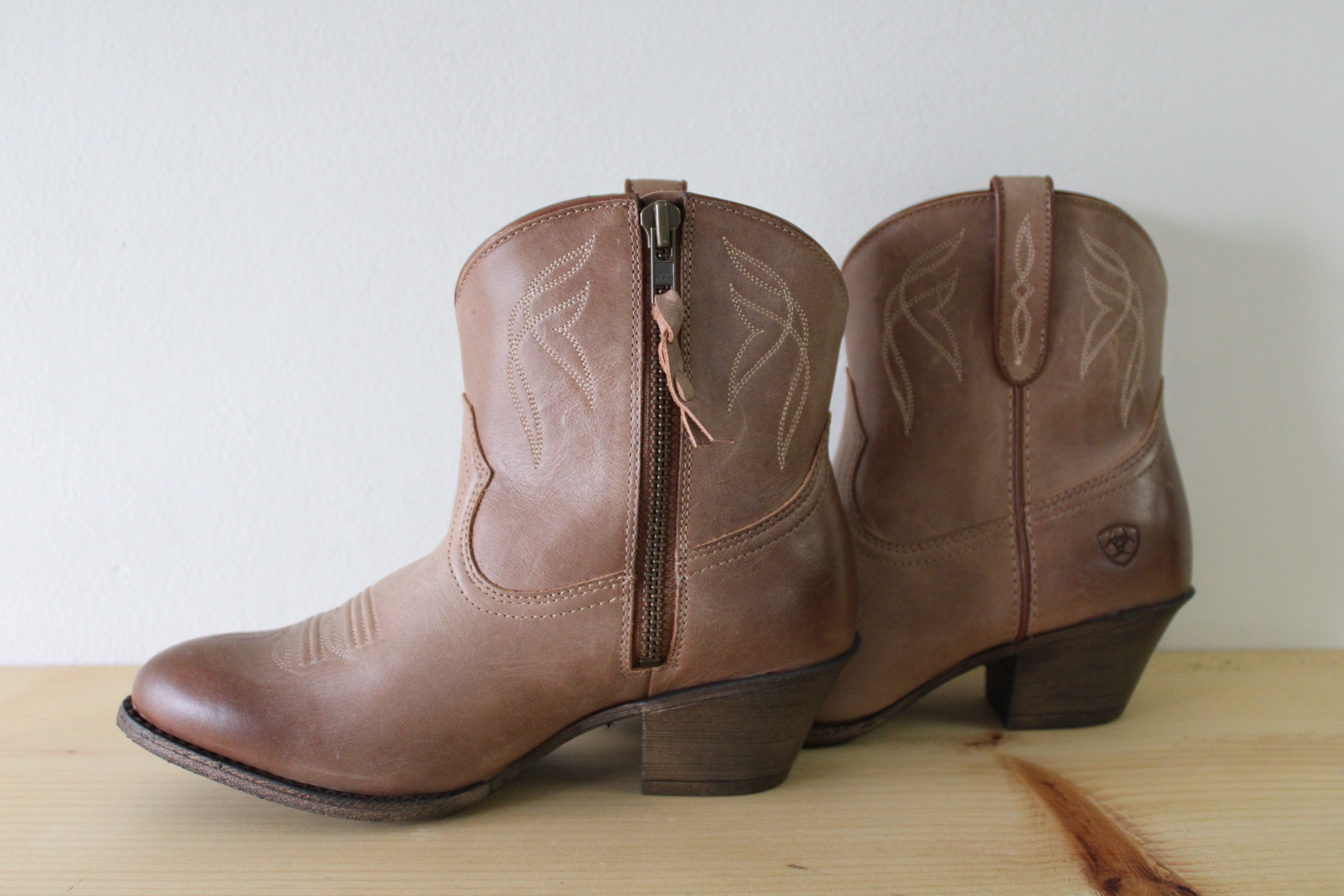 NEW Ariat Women's Darlin' Booties | Size 6 1/2C