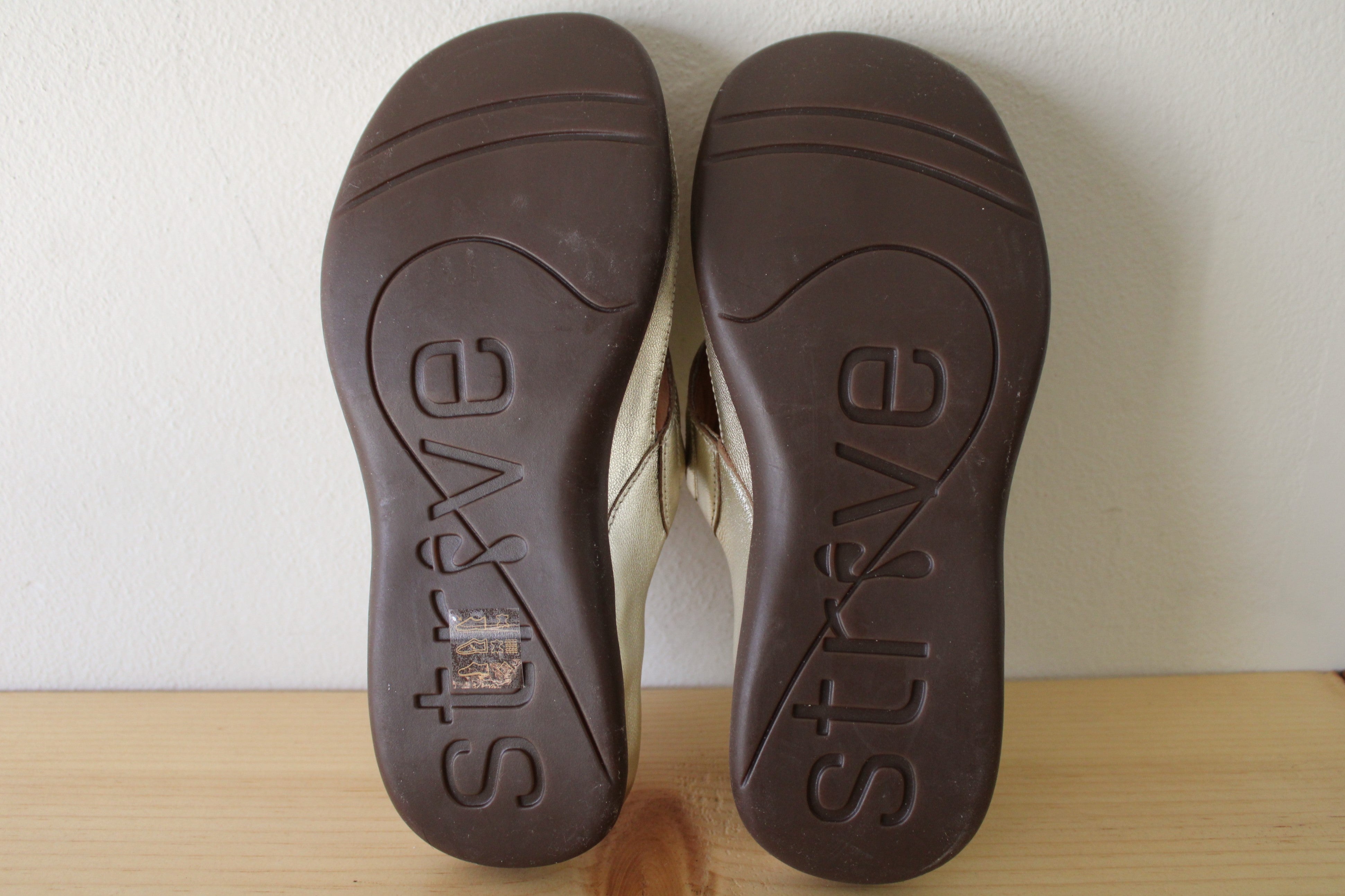 Strive Maui Women's Supportive Thong Sandals | Size 6.5-7