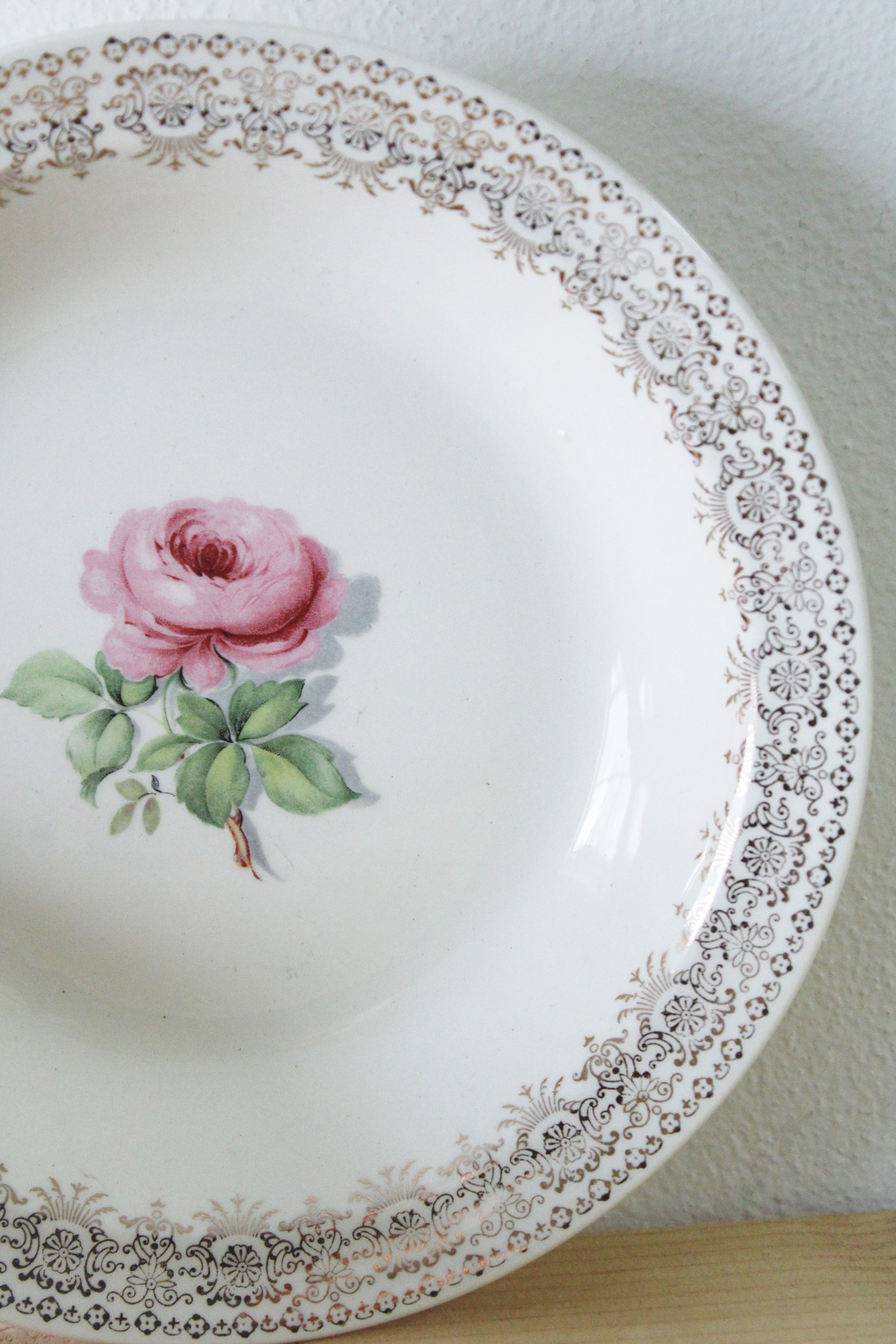 Taylor Smith USA Gold Edge Rose China 1 481 Bowl